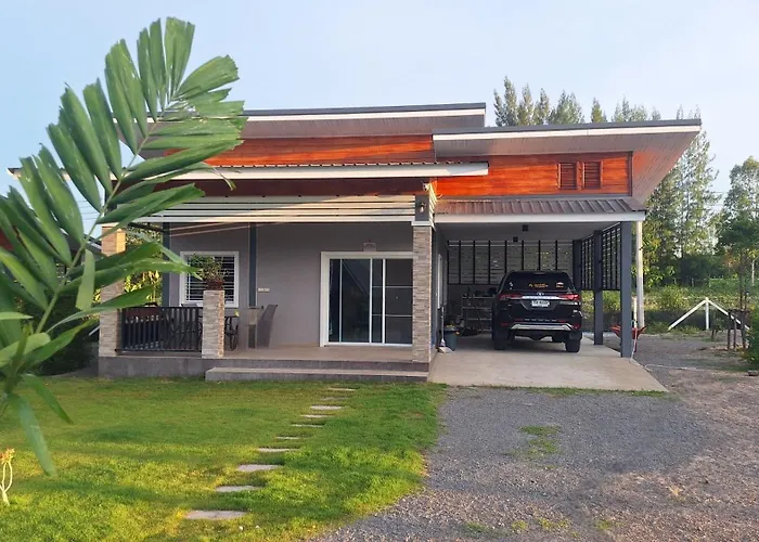 บ้านน้ำผึ้งโฮมสเตย์ * สวนผึ้ง